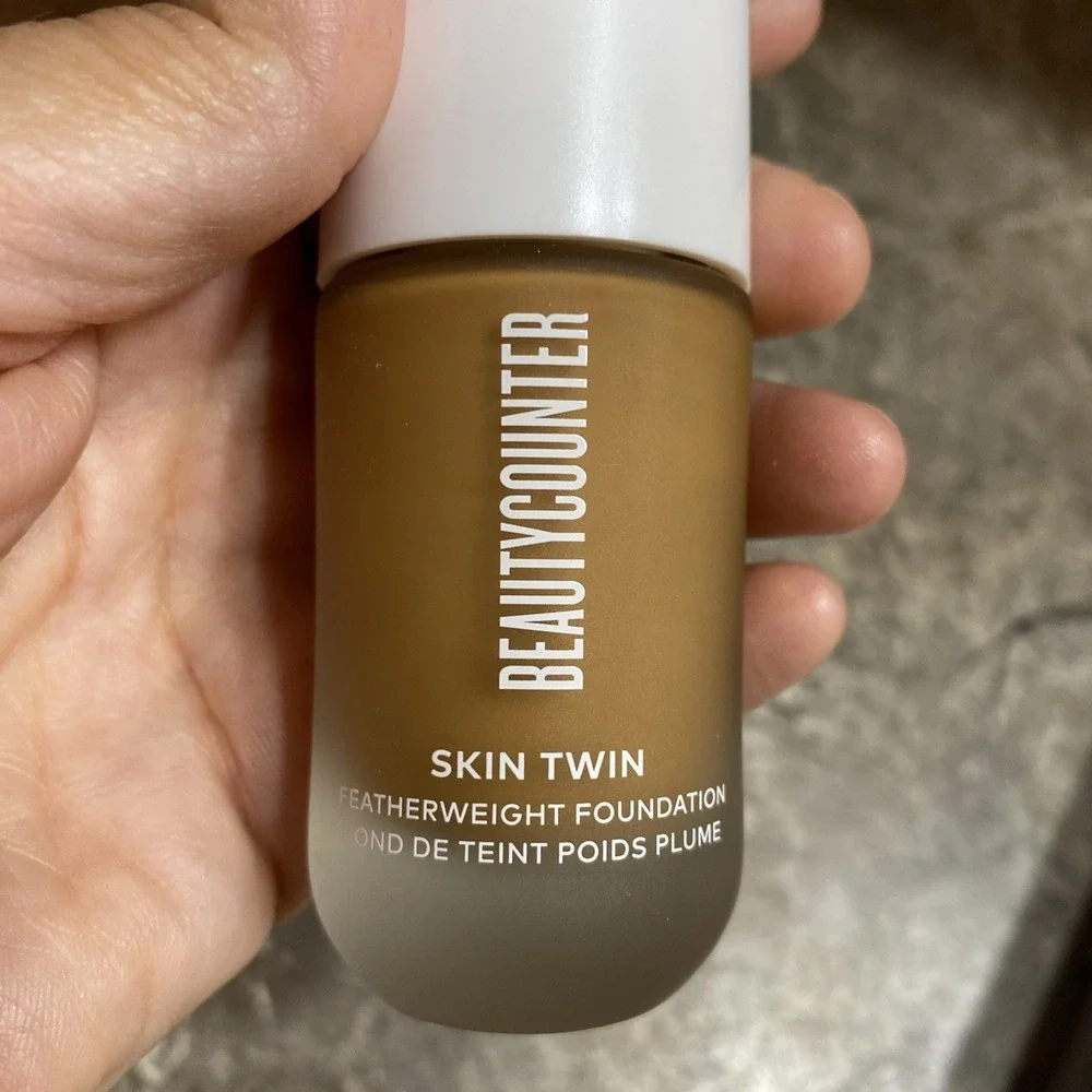 BNIB BEAUTYCOUNTER Skin Twin Featherweight Foundation 1 fl‎ oz Each Tan 460